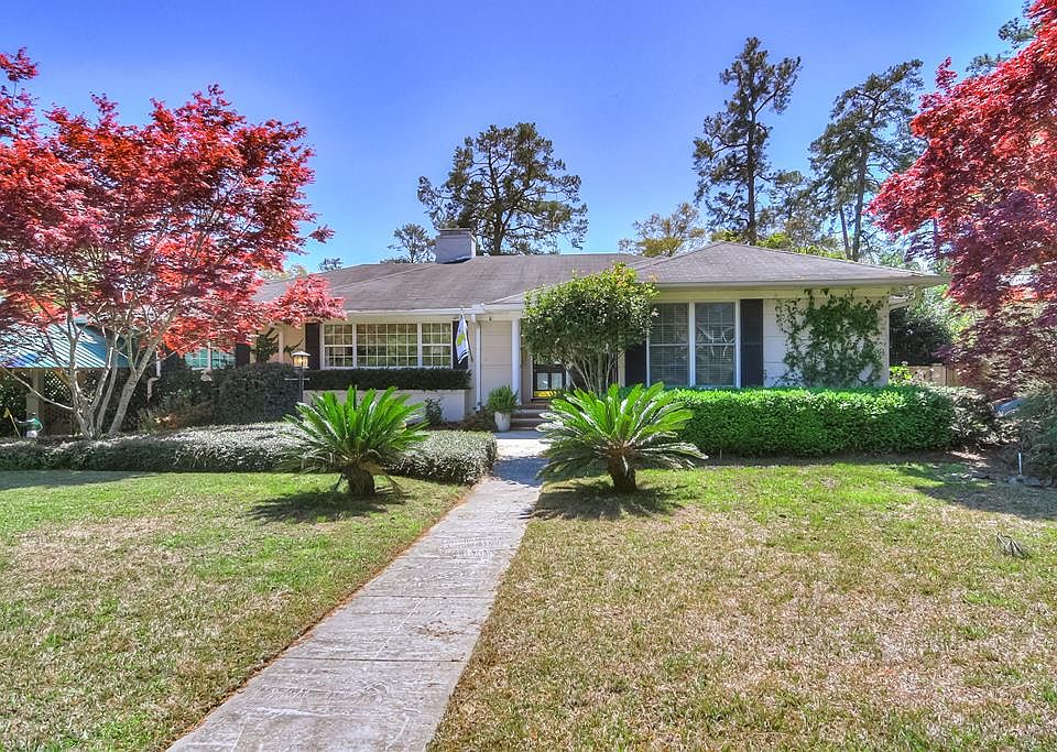 1st image of 2202 Crestwood Dr