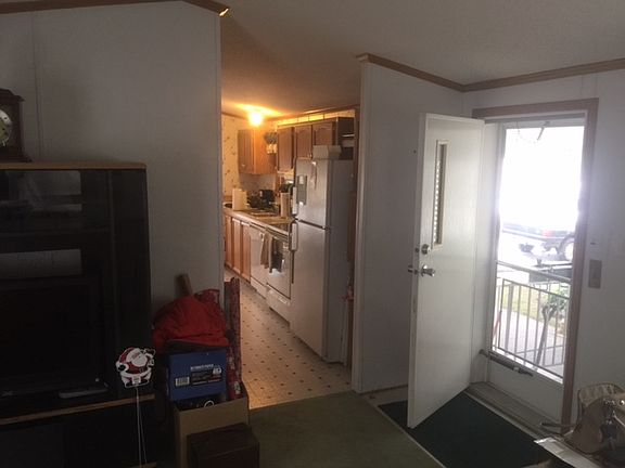 4th image of 85 Jenny Ln