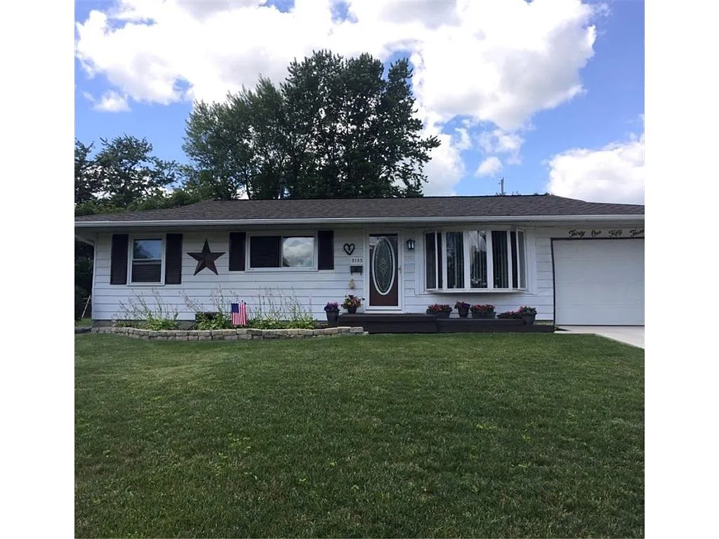 3153 Glouster St photo 1