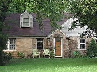 2229 SW Burnett Rd, Topeka, KS 66614