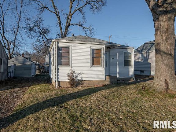 3rd image of 805 E Fairoaks Ave