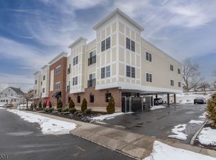 351 W Clay Ave Unit 301, Roselle Park, NJ 07204