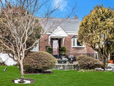 13 Jara Court, New Hyde Park, NY, 11040