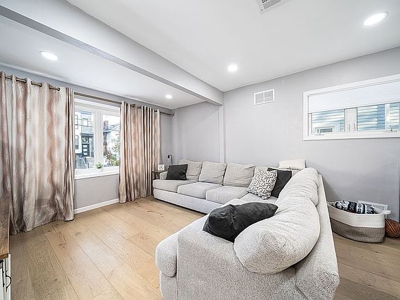 4th image of 54 Oakdene Ave