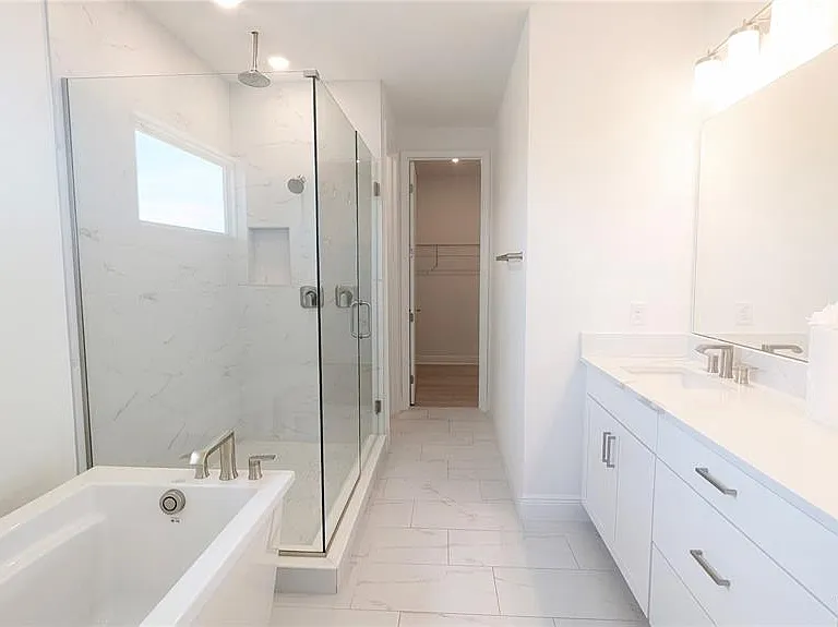 15614 Vetta Dr — Photo 25