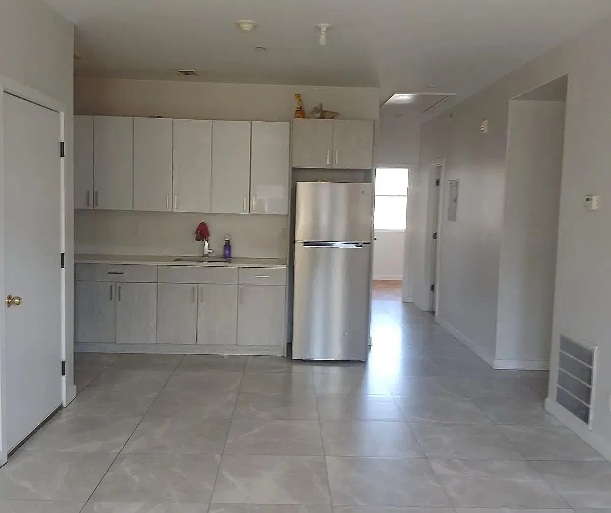 4 bed, $3,400 — Photo 4