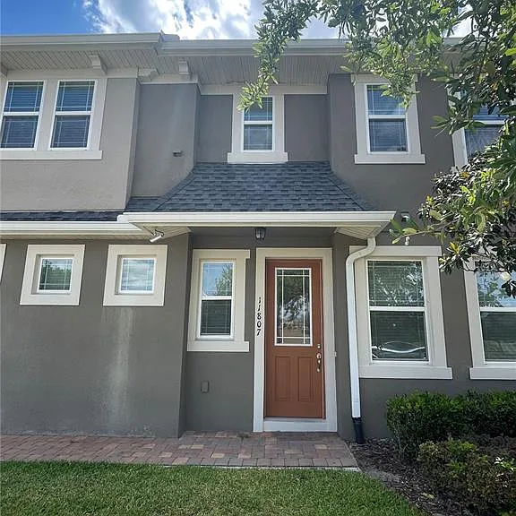 11807 Vermillion Ave — Photo 1