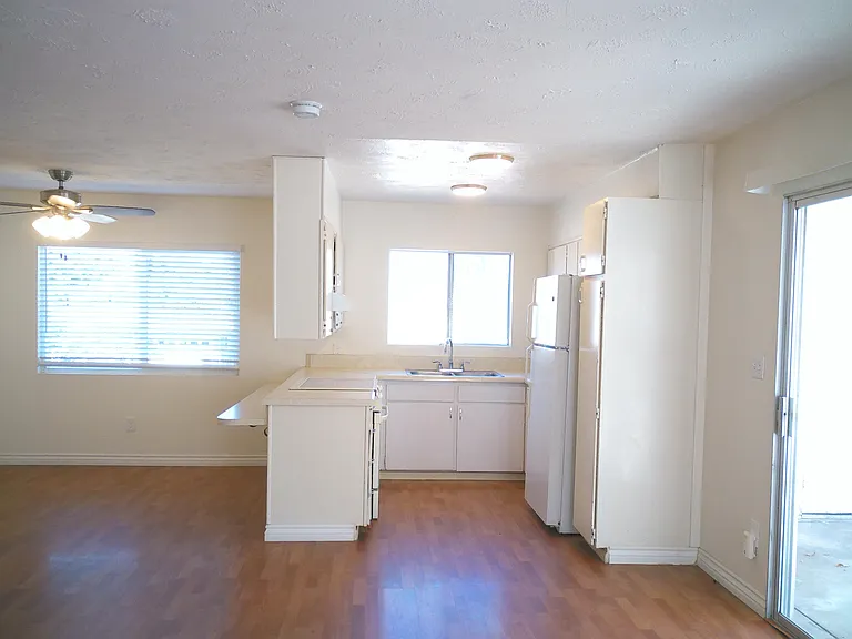 843 Garfield Ave — Photo 3