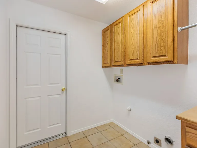 2400 Saguaro Loop — Photo 29