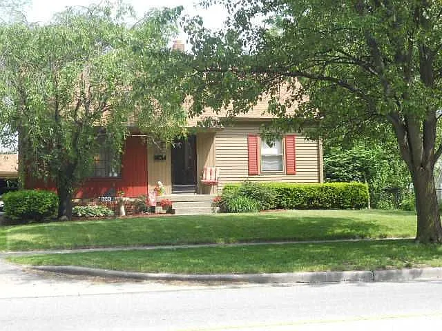 323 S 9th Ave photo 1