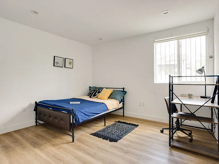 1651 W 37th Pl — Photo 19