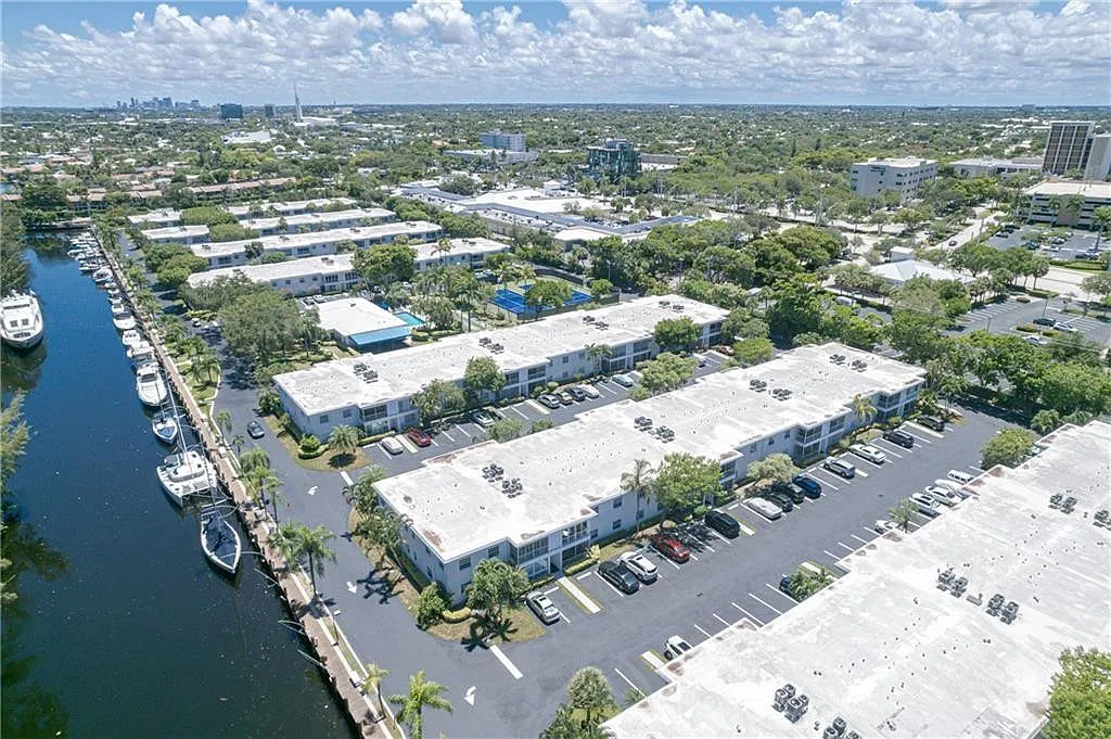 2 bed, 2.0 bath, 1200 sqft, $2,600 — Photo 3