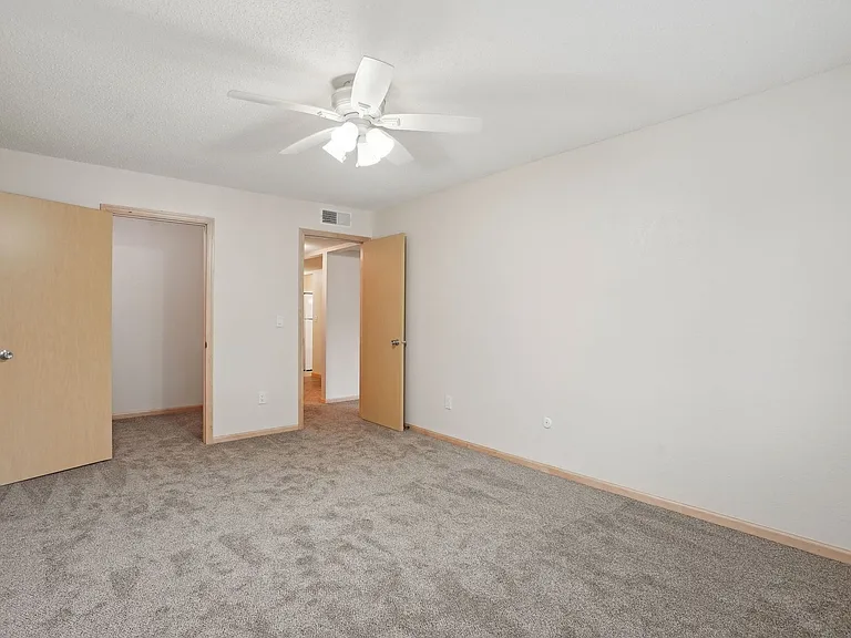 Larpenteur Estates Apartments — Photo 55