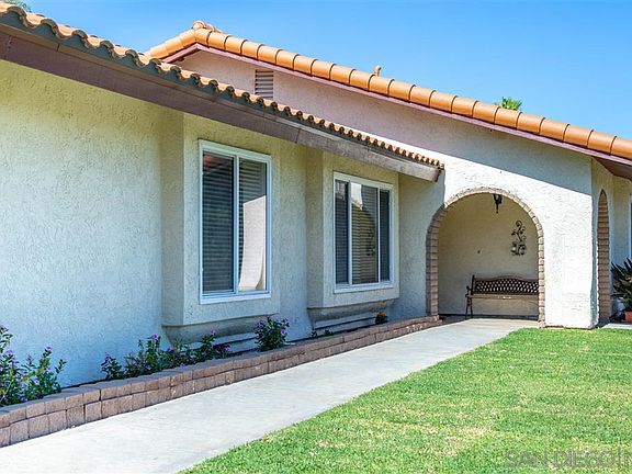 2nd image of 2605 1/2 Kauana Loa Dr