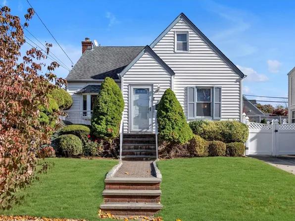 80 Kamda Boulevard, New Hyde Park, NY 11040