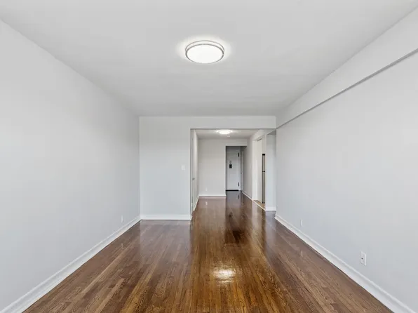 1995 Sedgewick Avenue image 3 of 10