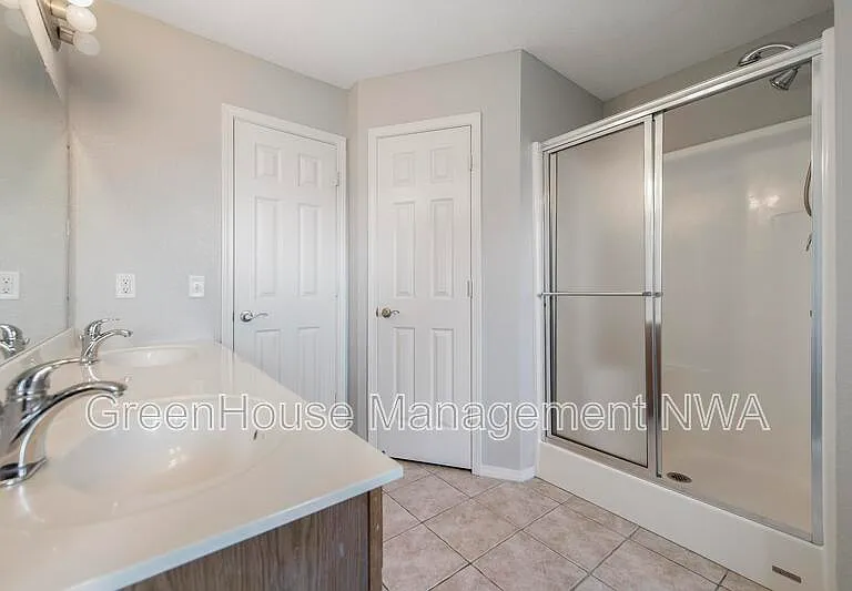 520 Dewberry Ln — Photo 11