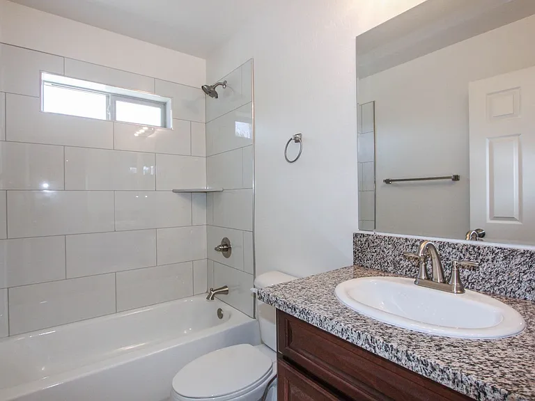 1251 N Barzona Ave — Photo 14