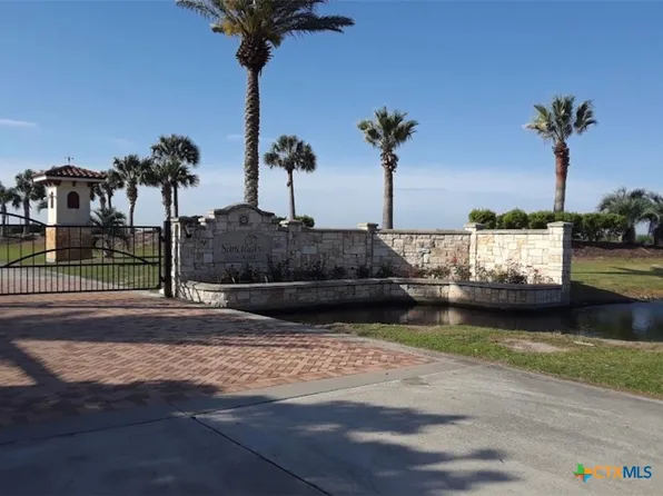W Lago Loop Rd, Port O Connor, TX 77982