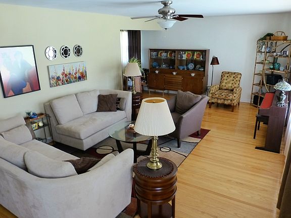 Hardood floors throughout