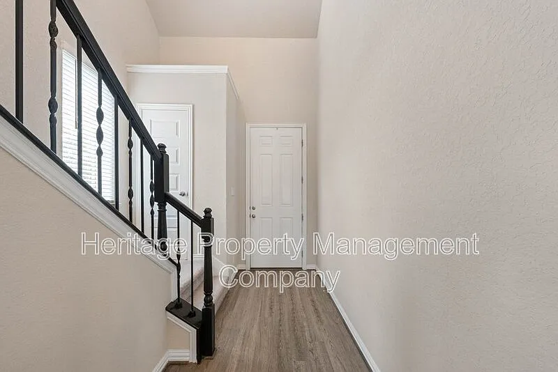 3 bed, 2.5 bath, 2121 sqft, $2,350 — Photo 4