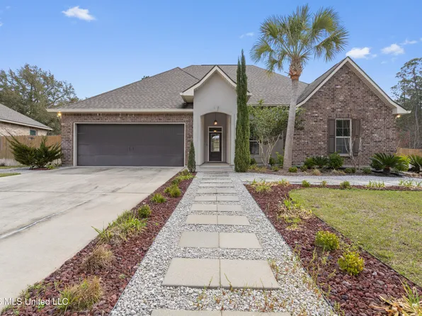 7444 Saints Cir, Ocean Springs, MS 39564