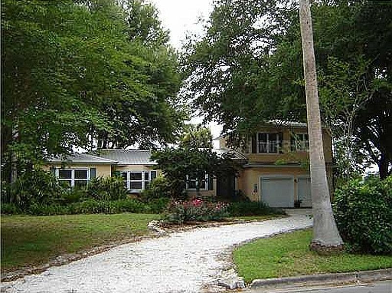 2nd image of 415 Lake Winnemissett Dr