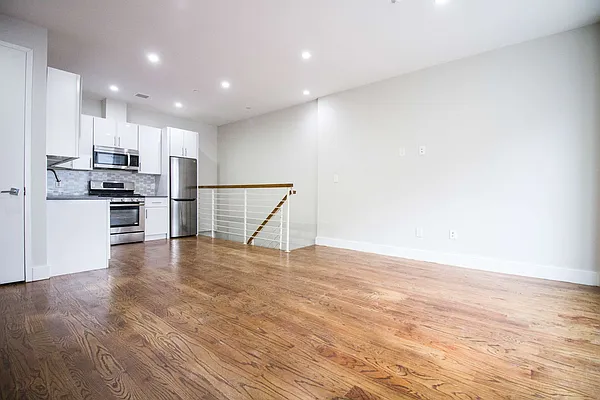 Rented by Nooklyn NYC LLC | media 31