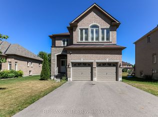 73 Pearl St, Wasaga Beach, ON L9Z 0G8