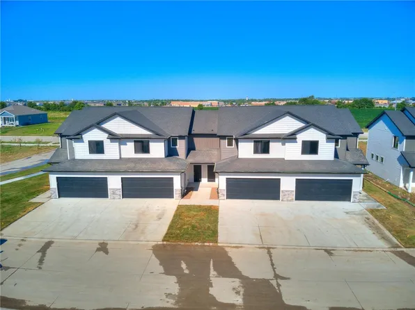 5544 Cedar Dr, Pleasant Hill, IA 50327