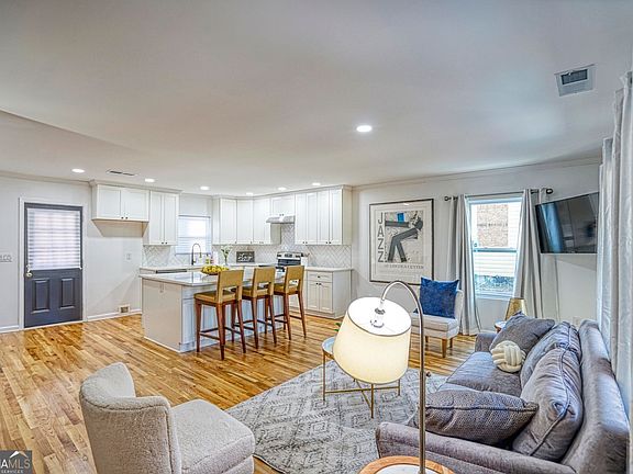 5th image of 2230 Beecher Cir SW