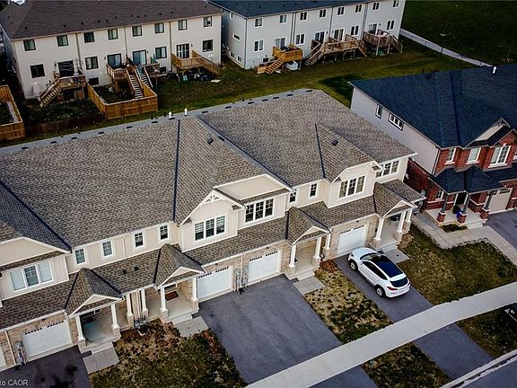 4th image of 111 Alicia Cres