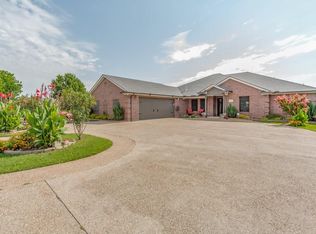 304 Tryall Dr, Runaway Bay, TX 76426