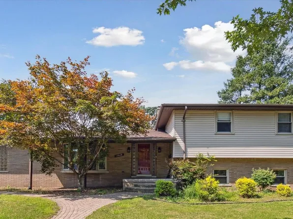 14640 Williamsburg Dr, Riverview, MI 48193