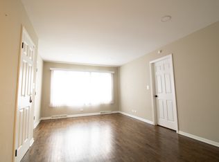 57 N Ridgemoor Ave, Mundelein, IL 60060