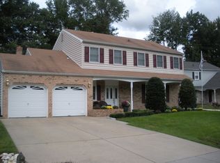 577 Trappe Ln, Langhorne, PA 19047