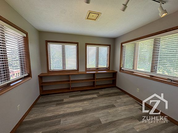 3rd image of 320 N Sunset St