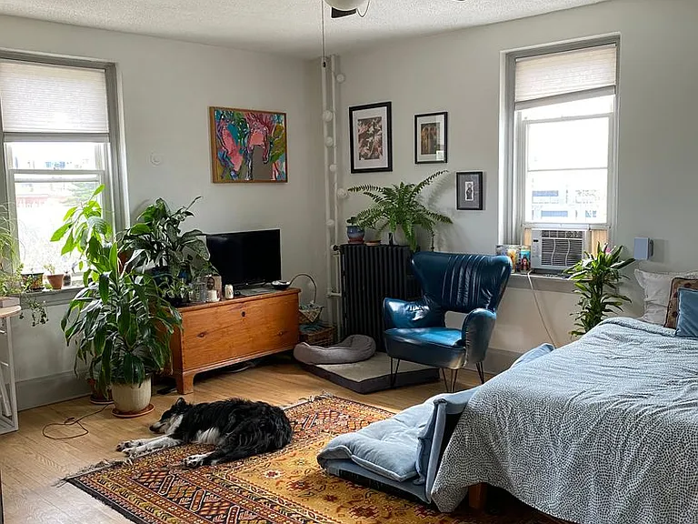 100 Howe Street — Photo 114