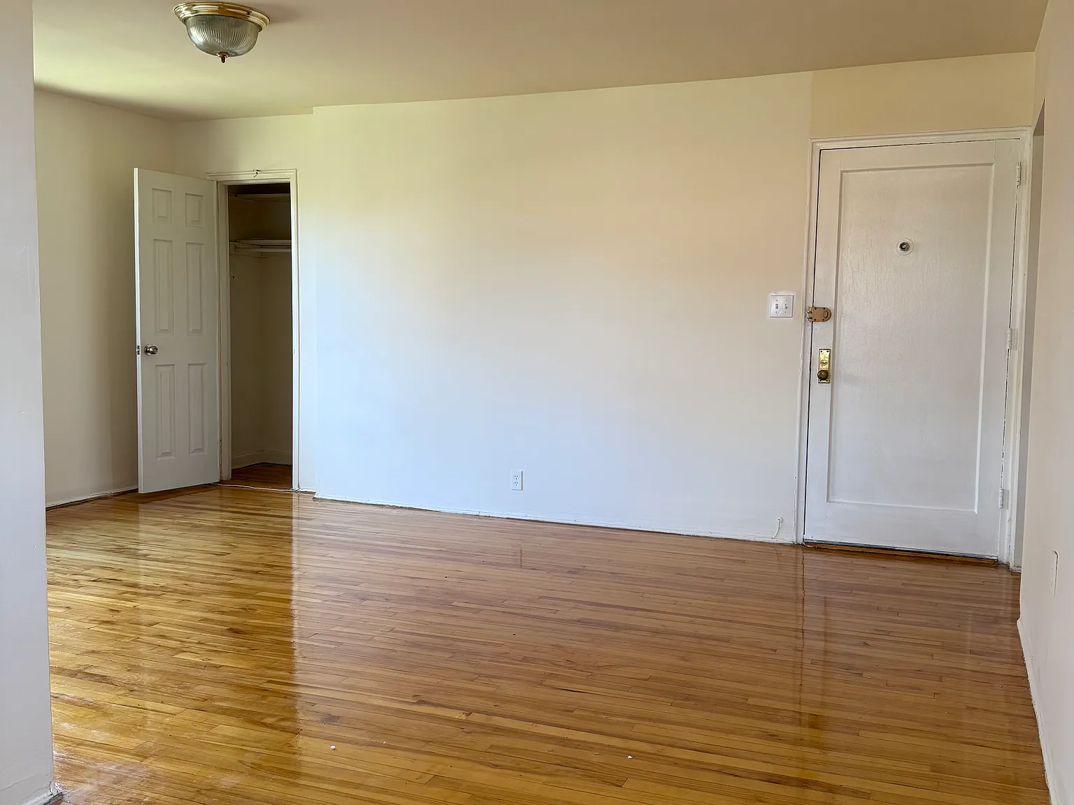 1 bed, 750 sqft, $2,200 — Photo 3