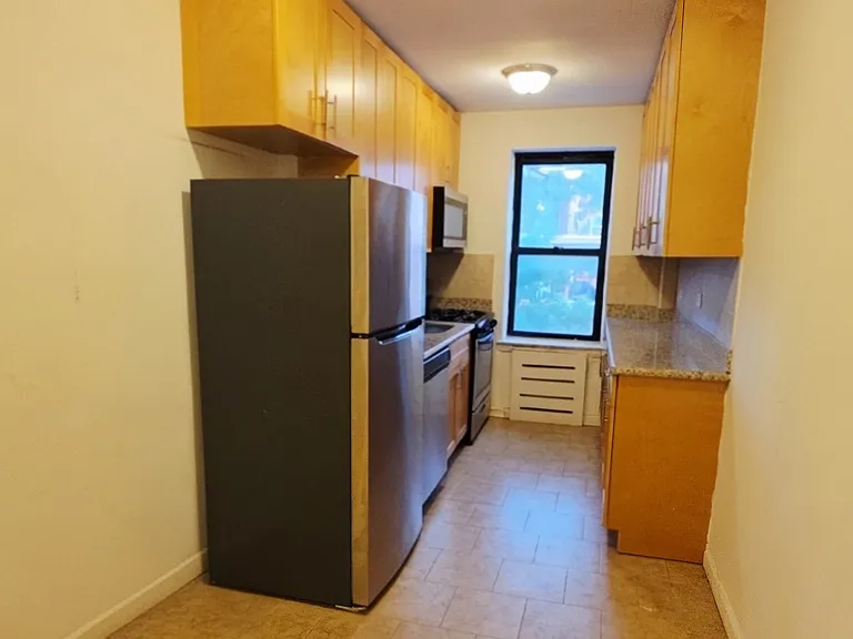 28 Marine Ave #3R — Photo 4