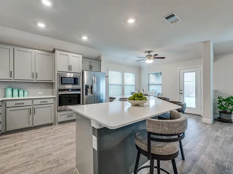 2937 Log Cabin Dr — Photo 16
