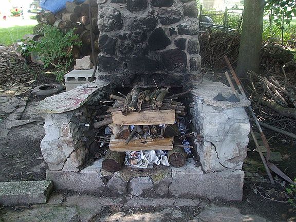 Outdoor fireplace