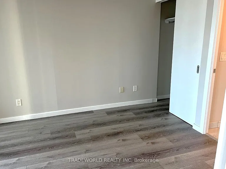 8 York St #1009 — Photo 9