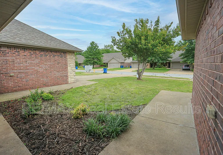 3509 SW Deerfield Blvd #1 — Photo 4