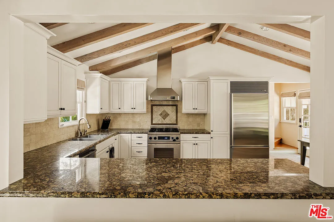 5 bed, 4.0 bath, 2376 sqft, $11,995 — Photo 3