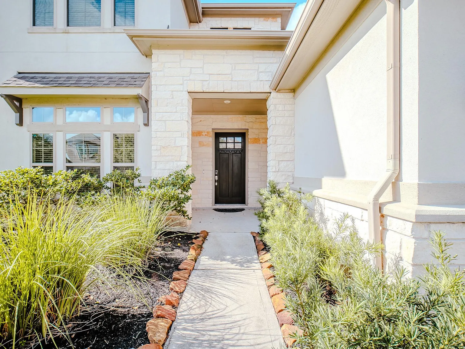 4 bed, 3.5 bath, 3276 sqft, $5,700 — Photo 2