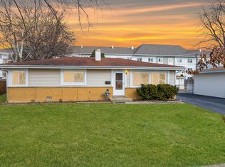 402 E Garwood Ave, Mount Prospect, IL 60056