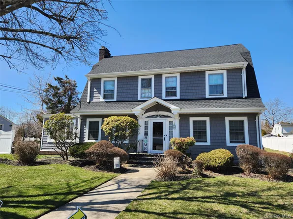 268 Locust Avenue, Freeport, NY 11520