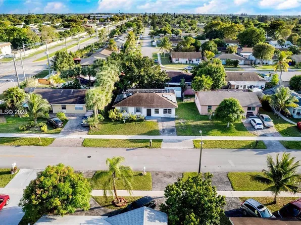8110 SW 4th Pl, Pompano Beach, FL 33068