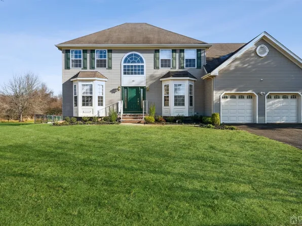 45 Crestwood St, Piscataway, NJ 08854